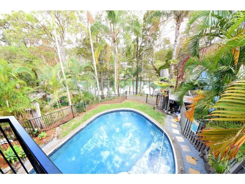 82 Ocean Parade, Burleigh Heads QLD 4220