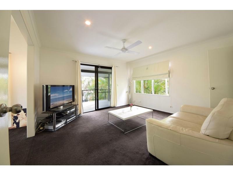 82 Ocean Parade, Burleigh Heads QLD 4220