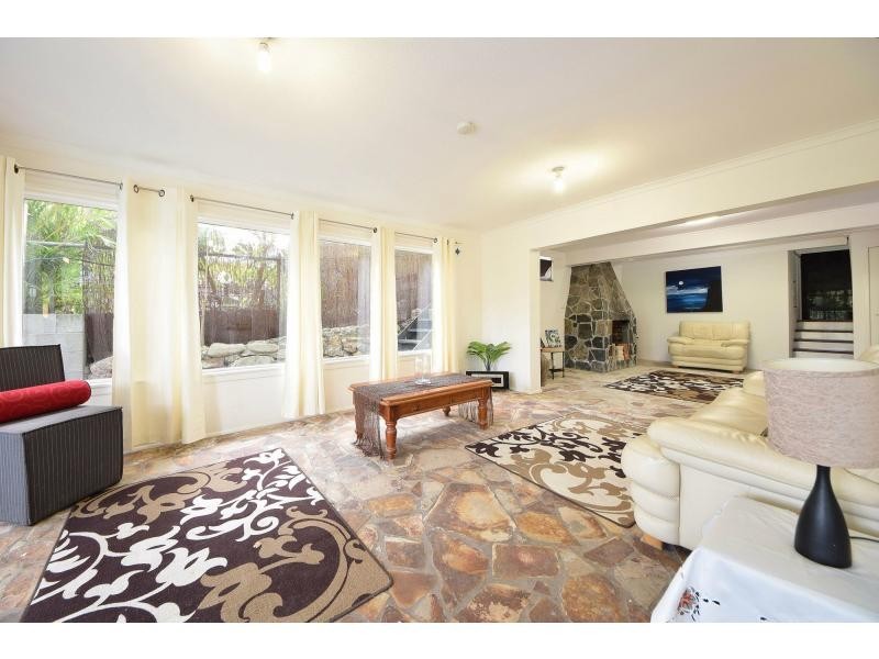 82 Ocean Parade, Burleigh Heads QLD 4220
