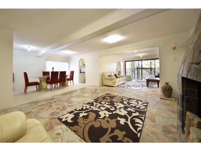 82 Ocean Parade, Burleigh Heads QLD 4220
