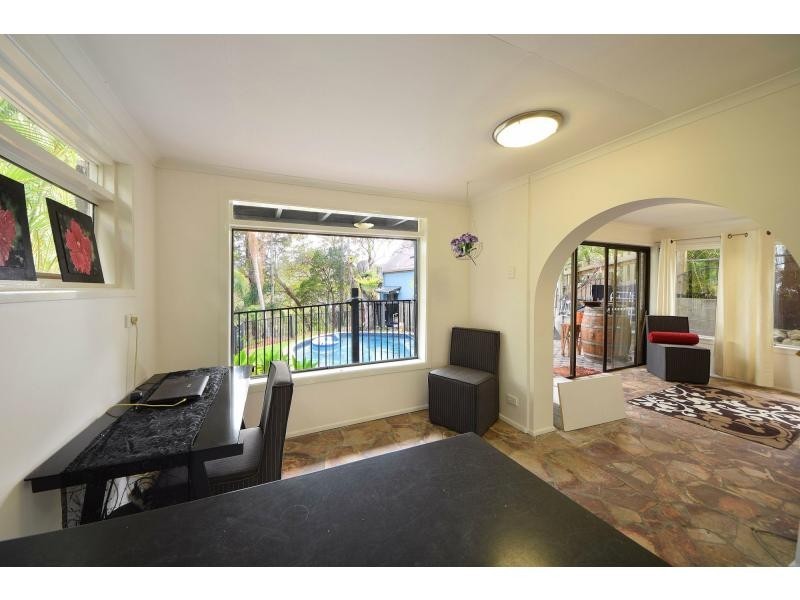 82 Ocean Parade, Burleigh Heads QLD 4220