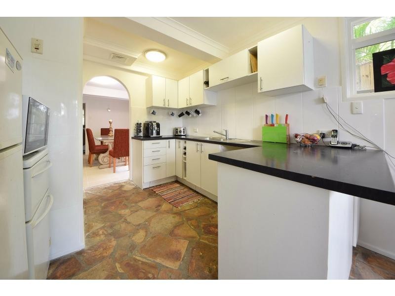82 Ocean Parade, Burleigh Heads QLD 4220