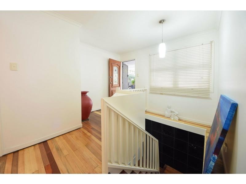 82 Ocean Parade, Burleigh Heads QLD 4220
