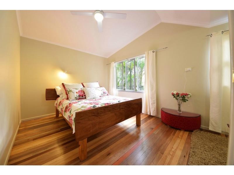 82 Ocean Parade, Burleigh Heads QLD 4220