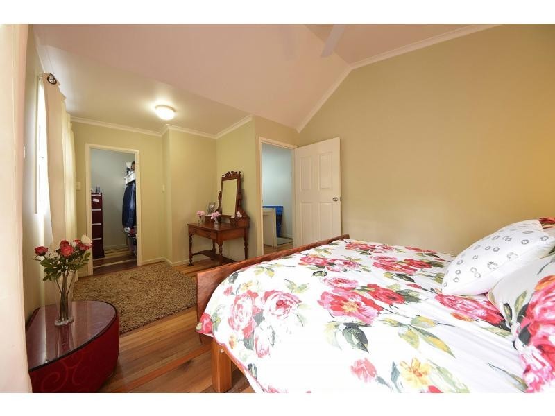 82 Ocean Parade, Burleigh Heads QLD 4220