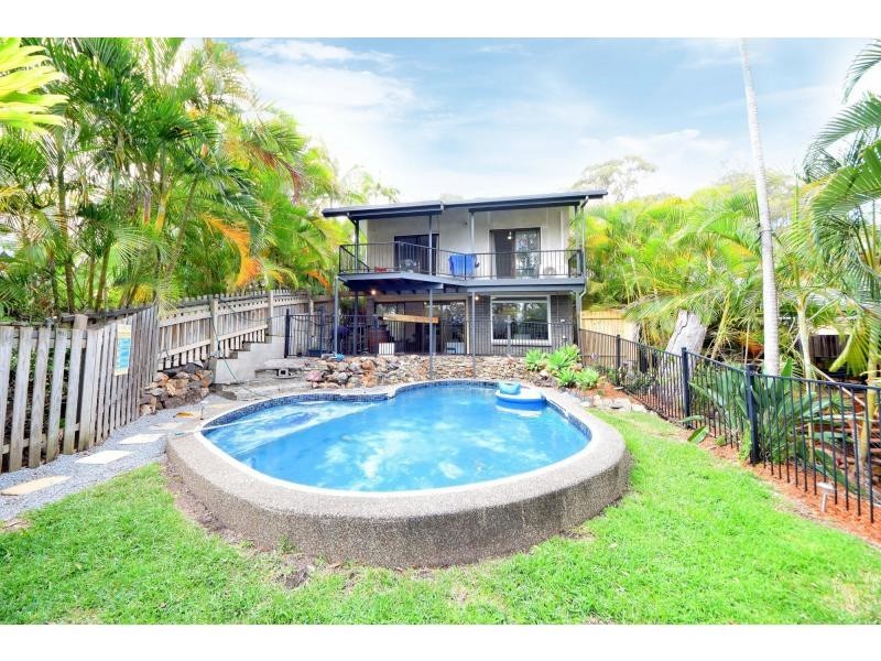 82 Ocean Parade, Burleigh Heads QLD 4220