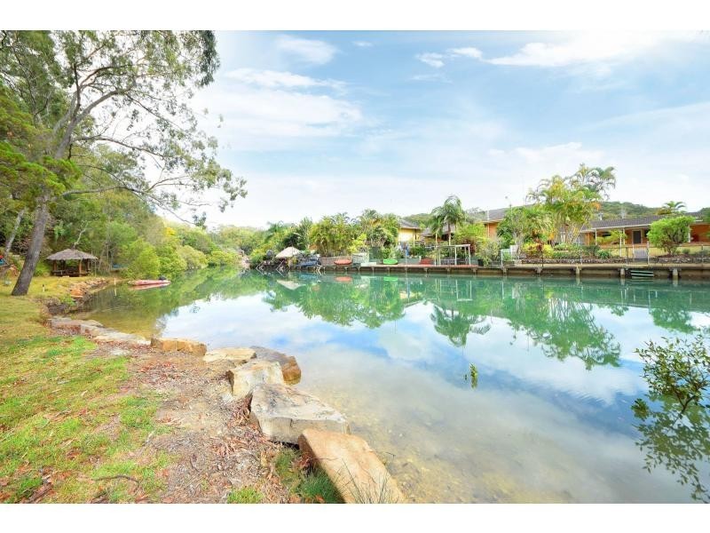82 Ocean Parade, Burleigh Heads QLD 4220