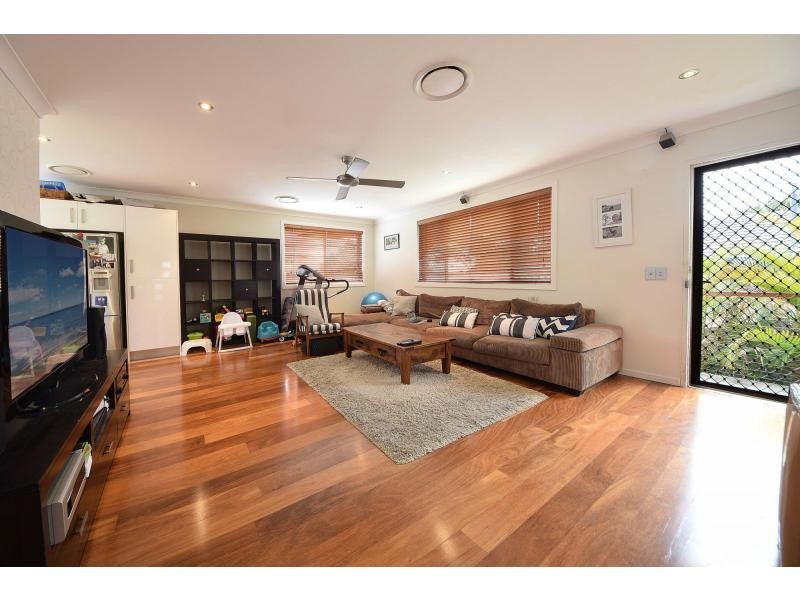 2/2073 Gold Coast Highway, Miami QLD 4220