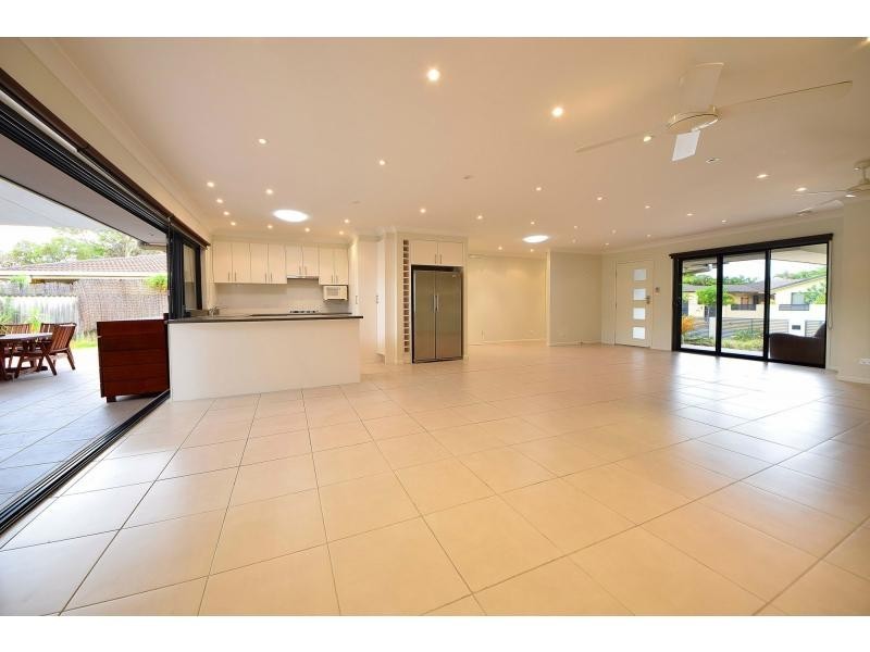 31 Sandpiper Drive, Burleigh Waters QLD 4220