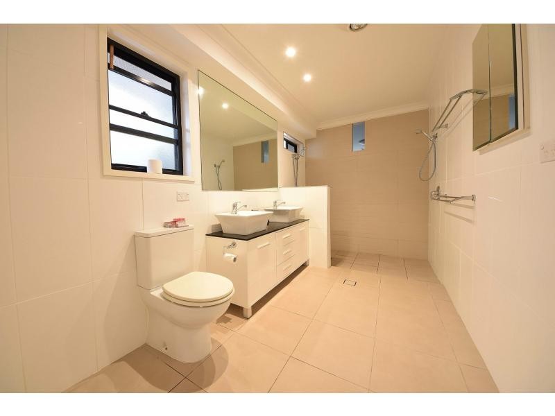 31 Sandpiper Drive, Burleigh Waters QLD 4220