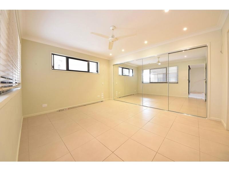 31 Sandpiper Drive, Burleigh Waters QLD 4220