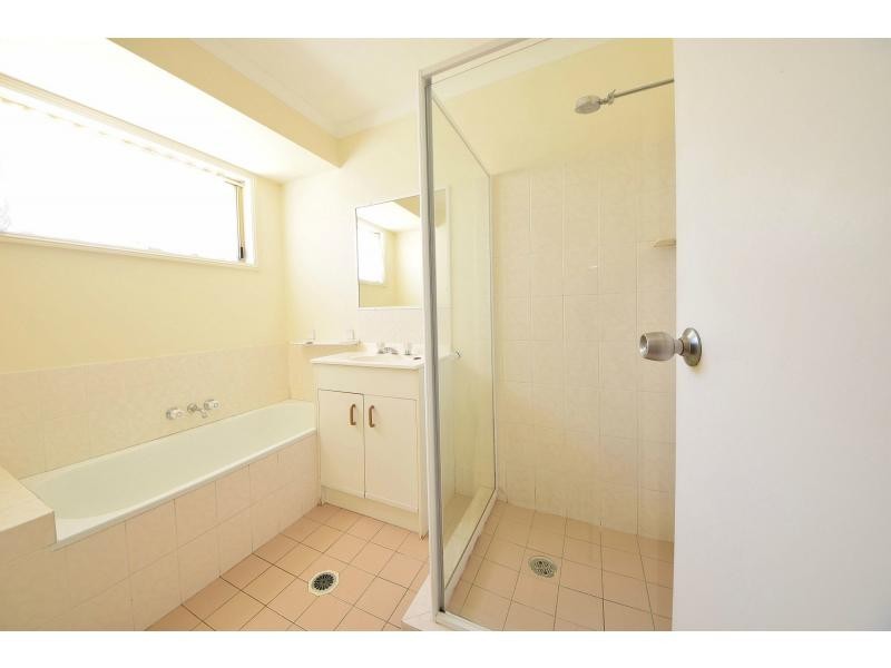 10 Southlake Drive, Varsity Lakes QLD 4227