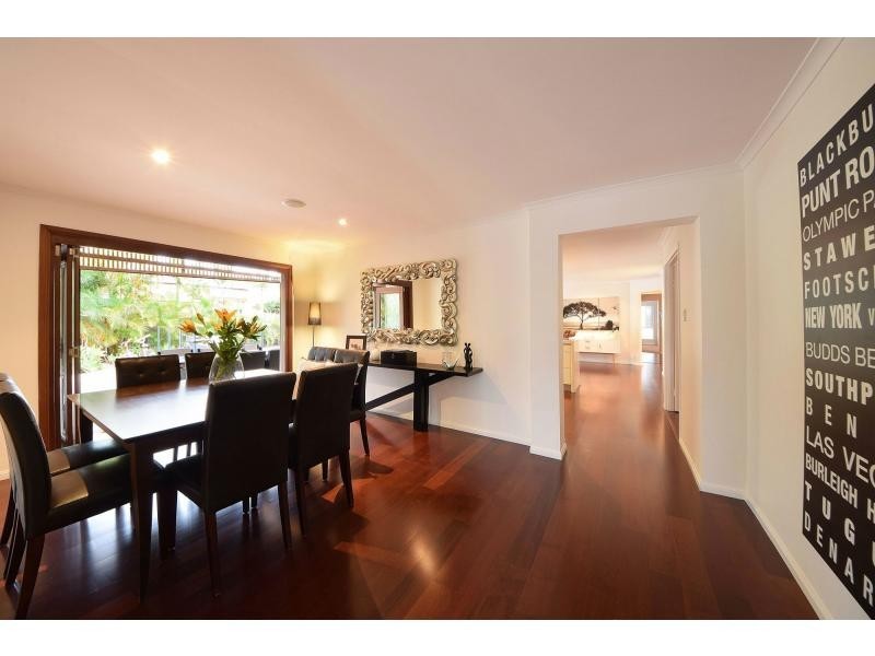 4 Taveuni Street, Burleigh Waters QLD 4220