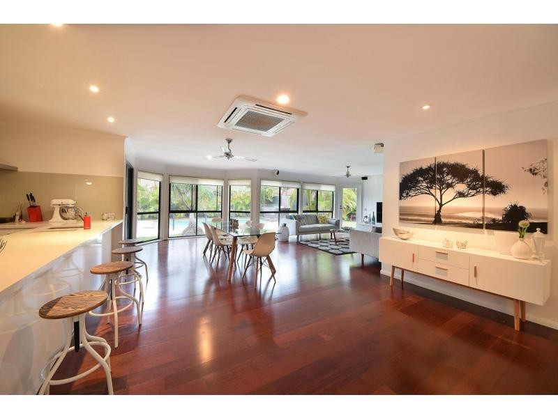 4 Taveuni Street, Burleigh Waters QLD 4220