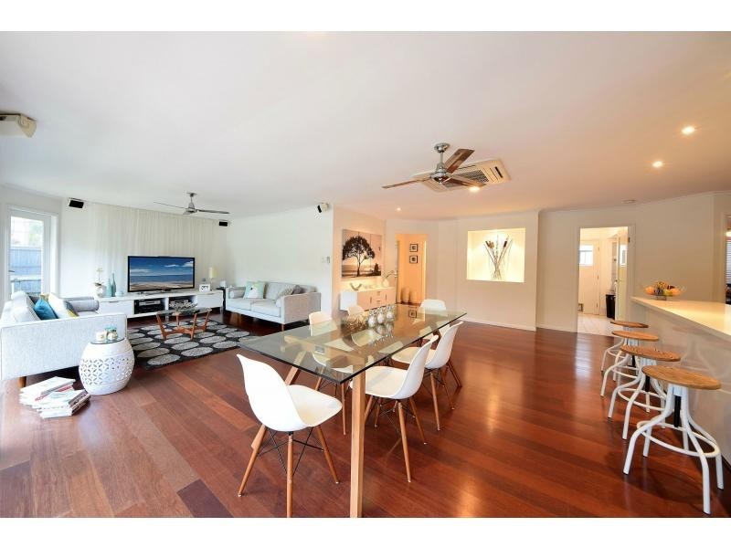 4 Taveuni Street, Burleigh Waters QLD 4220