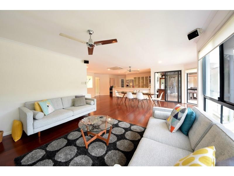 4 Taveuni Street, Burleigh Waters QLD 4220