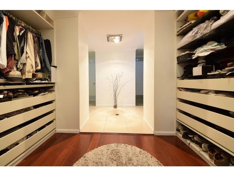 4 Taveuni Street, Burleigh Waters QLD 4220