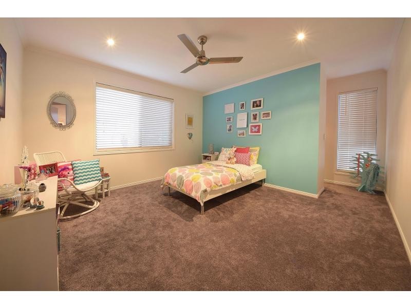 4 Taveuni Street, Burleigh Waters QLD 4220