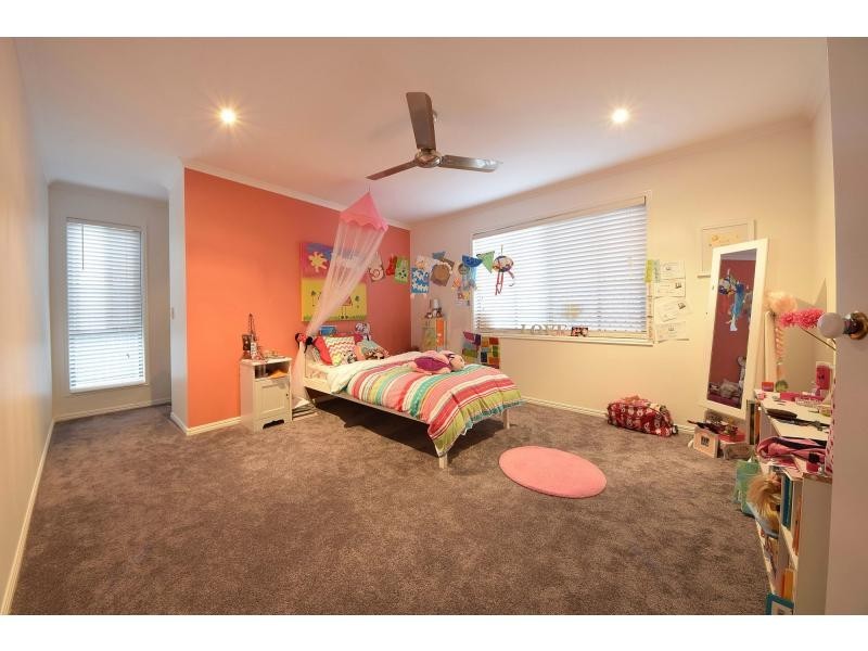 4 Taveuni Street, Burleigh Waters QLD 4220