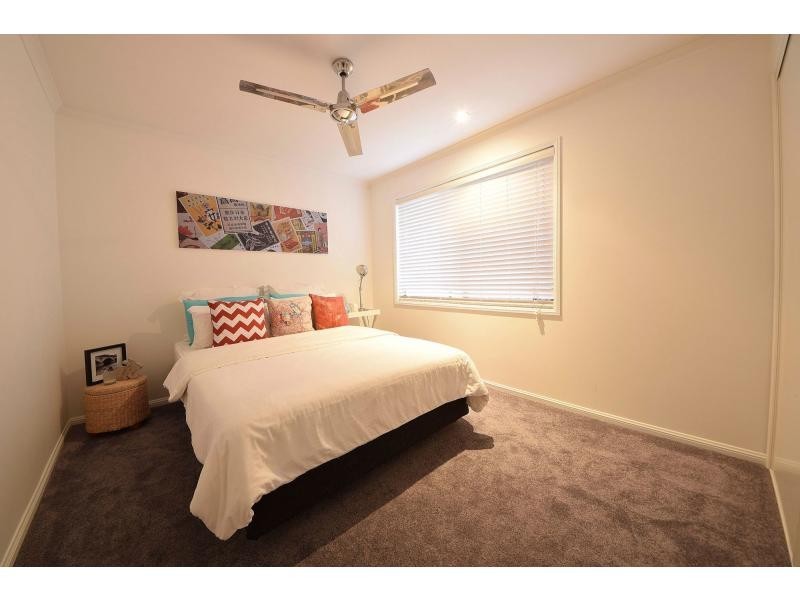 4 Taveuni Street, Burleigh Waters QLD 4220