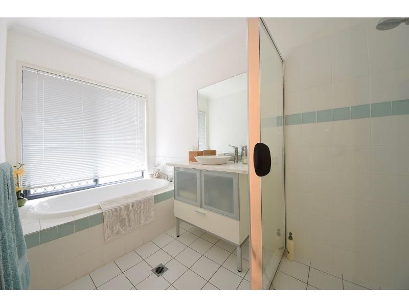 4 Taveuni Street, Burleigh Waters QLD 4220