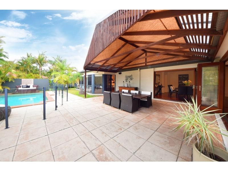 4 Taveuni Street, Burleigh Waters QLD 4220