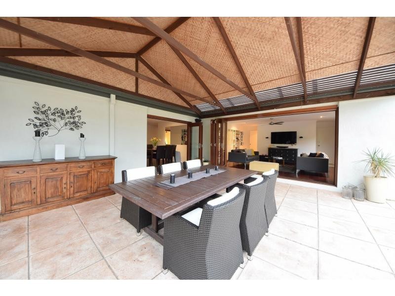 4 Taveuni Street, Burleigh Waters QLD 4220