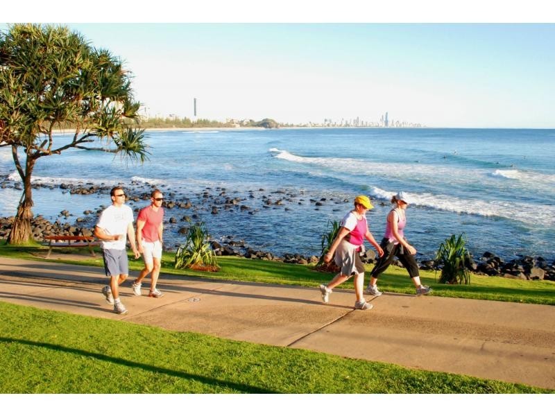 4 Taveuni Street, Burleigh Waters QLD 4220