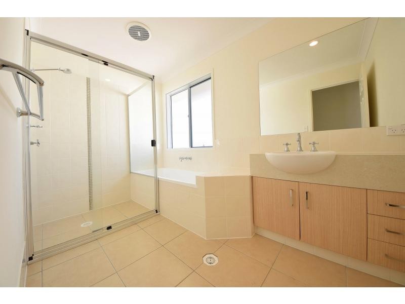 9 Worchester Terrace, Reedy Creek QLD 4227