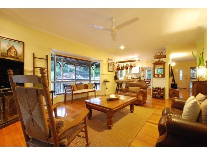 11 Wisteria Court, Tallebudgera Valley QLD 4228