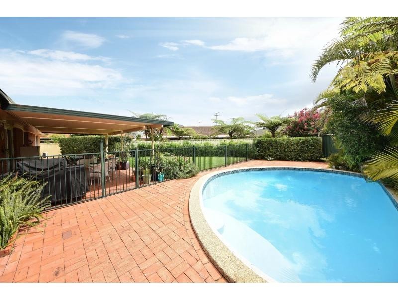 6 Comet Court, Burleigh Waters QLD 4220