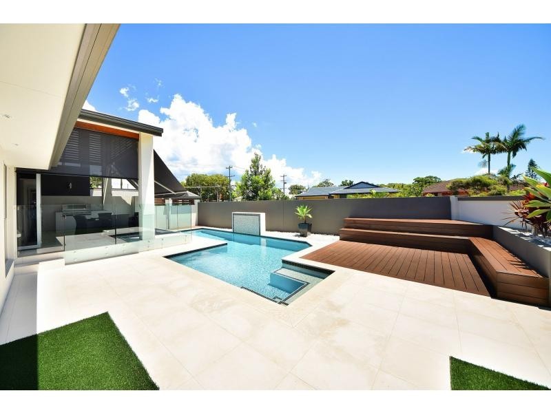 1 Comet Court, Burleigh Waters QLD 4220