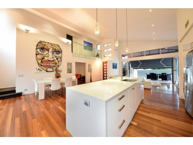 1 Comet Court, Burleigh Waters QLD 4220