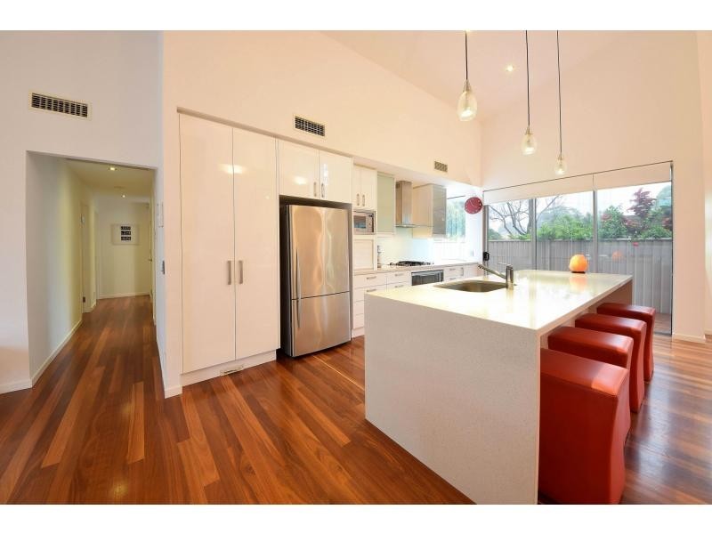 1 Comet Court, Burleigh Waters QLD 4220