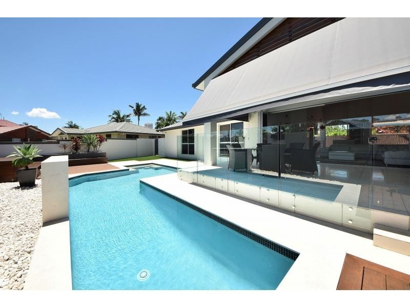 1 Comet Court, Burleigh Waters QLD 4220