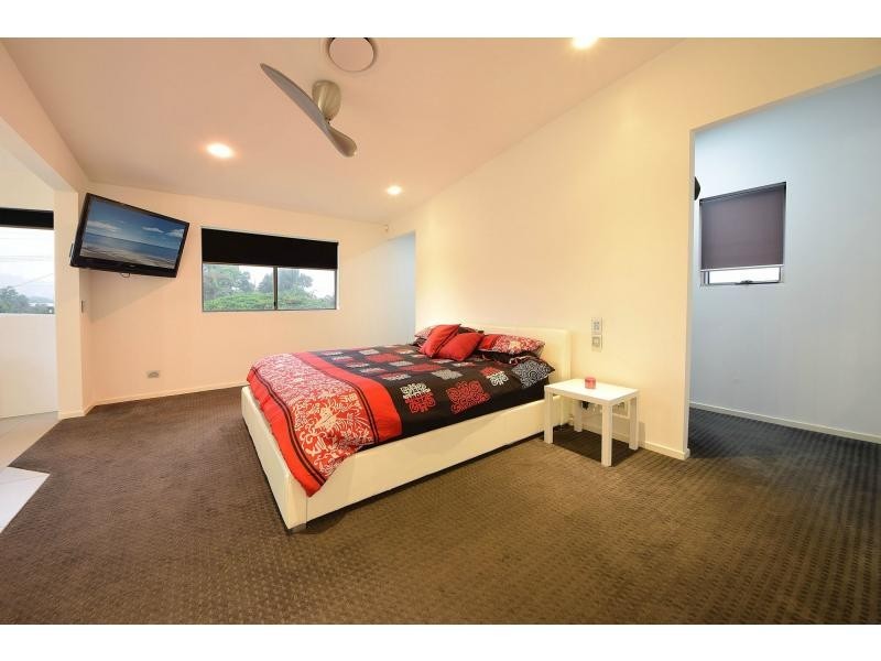 1 Comet Court, Burleigh Waters QLD 4220