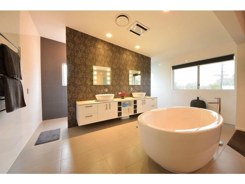 1 Comet Court, Burleigh Waters QLD 4220