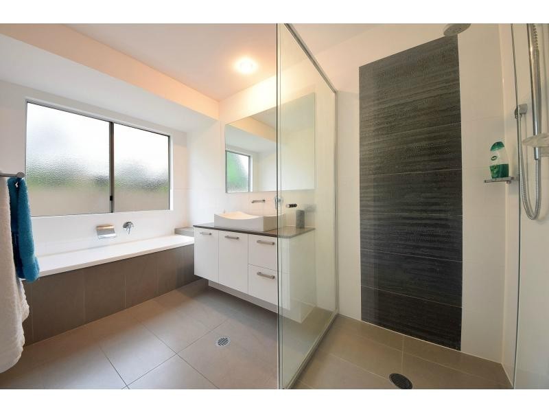 1 Comet Court, Burleigh Waters QLD 4220