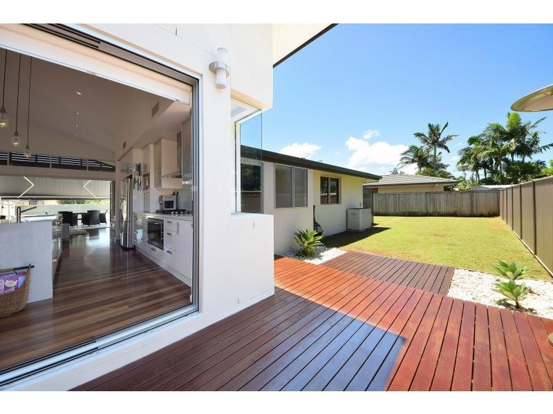 1 Comet Court, Burleigh Waters QLD 4220