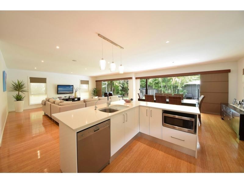 8 Lemana Lane, Burleigh Heads QLD 4220