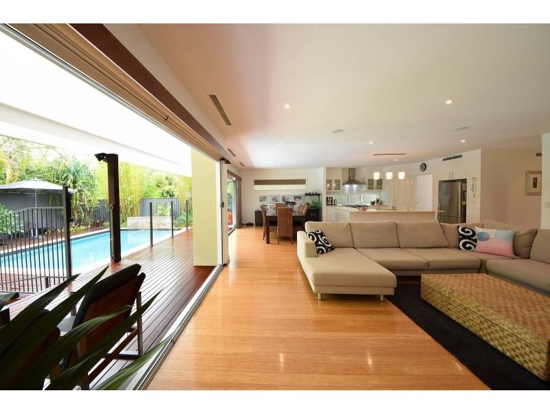 8 Lemana Lane, Burleigh Heads QLD 4220