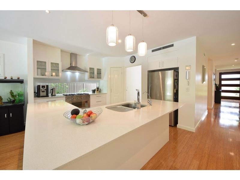 8 Lemana Lane, Burleigh Heads QLD 4220