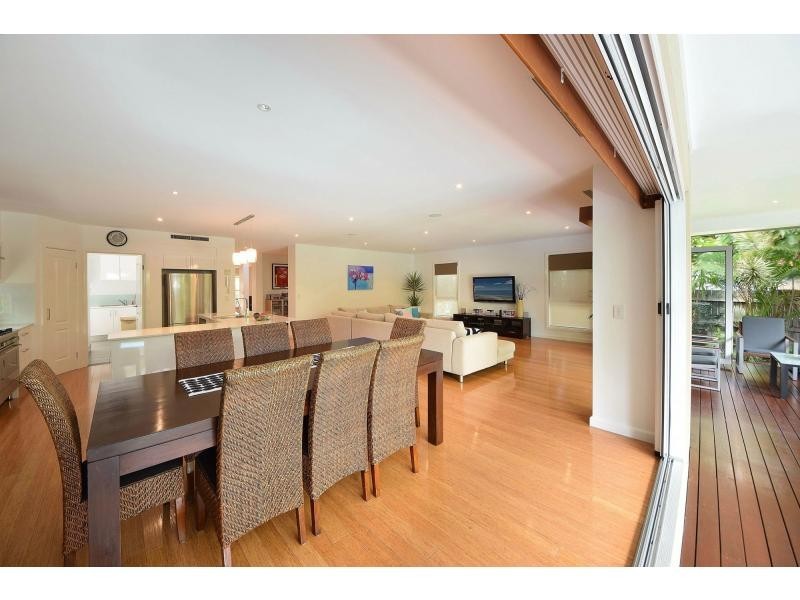 8 Lemana Lane, Burleigh Heads QLD 4220