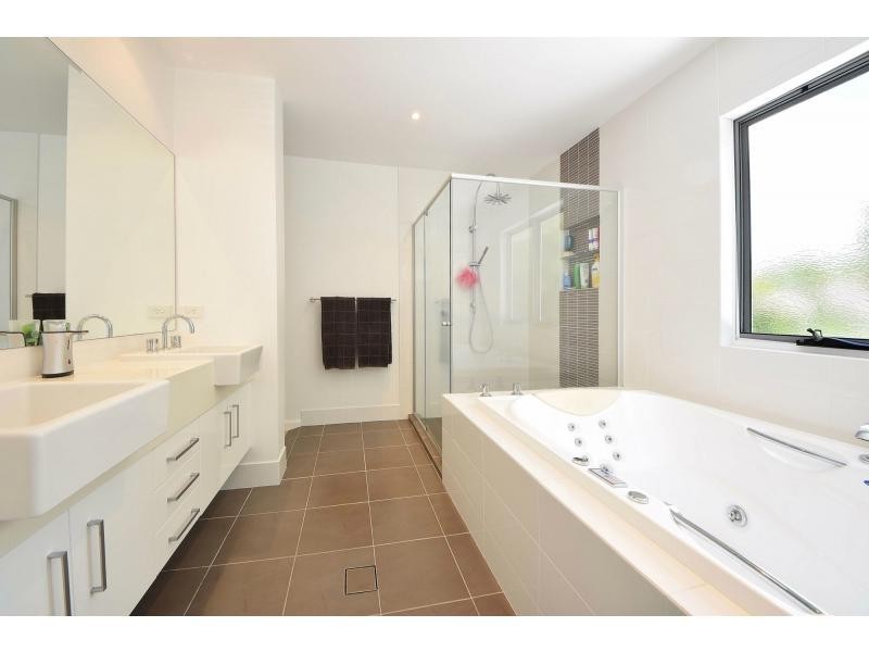 8 Lemana Lane, Burleigh Heads QLD 4220