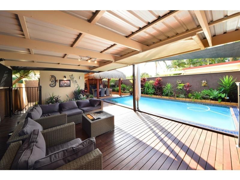 142 Nobby Parade, Miami QLD 4220