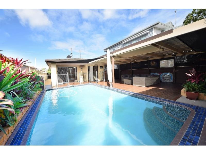 142 Nobby Parade, Miami QLD 4220