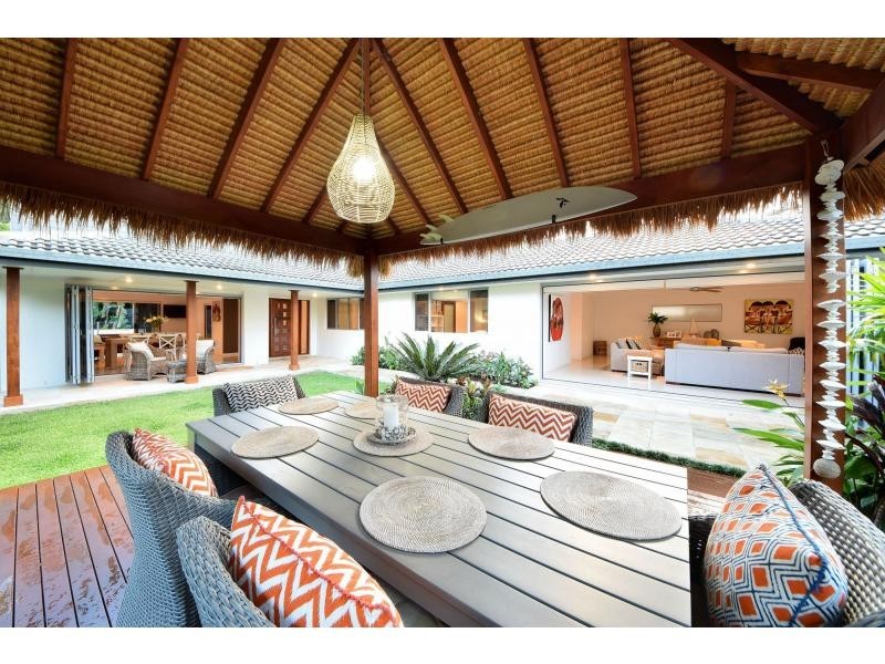 124 Acanthus Avenue, Burleigh Waters QLD 4220