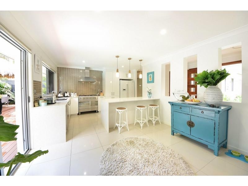 124 Acanthus Avenue, Burleigh Waters QLD 4220