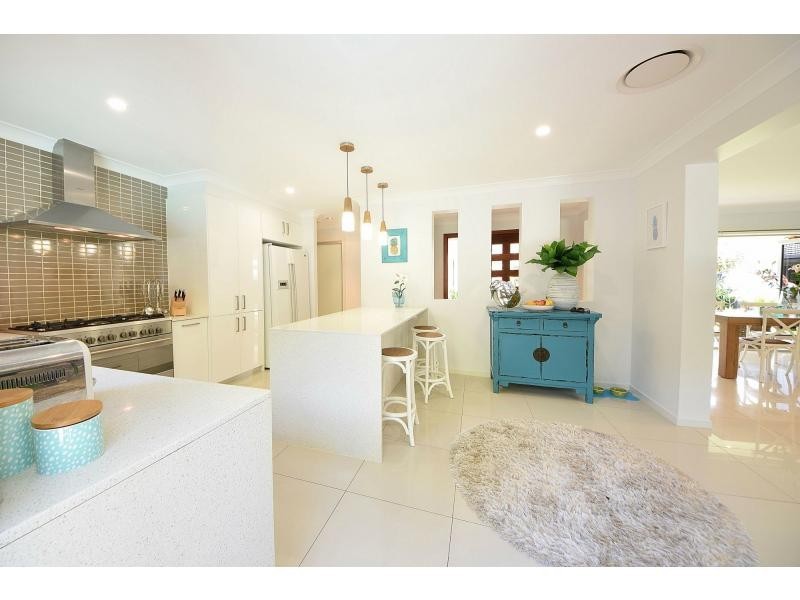 124 Acanthus Avenue, Burleigh Waters QLD 4220