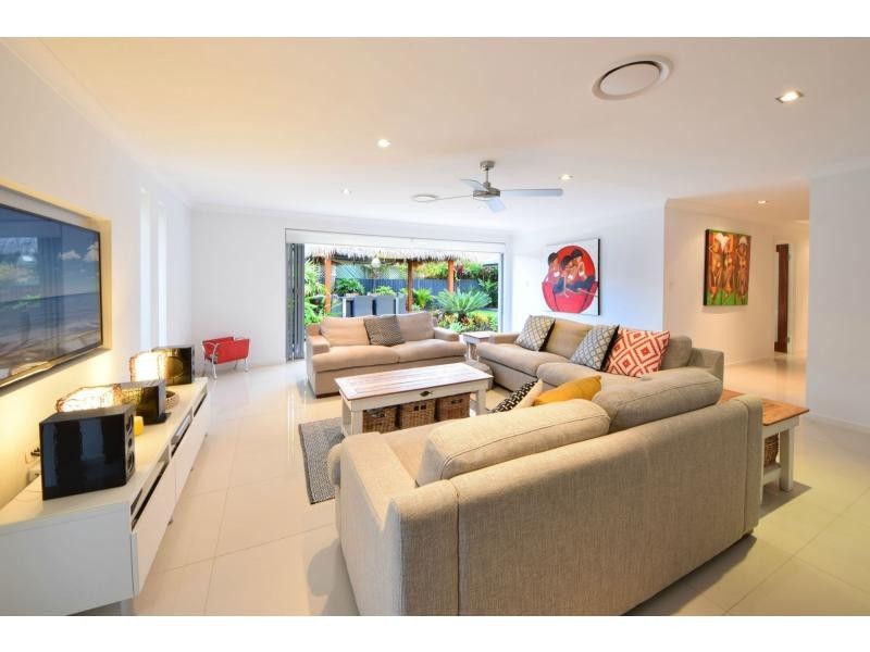 124 Acanthus Avenue, Burleigh Waters QLD 4220